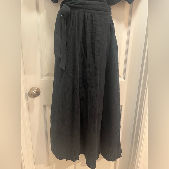 Marine Layer Black Midi Dress with Timeless Elegance - Picture 8 of 13